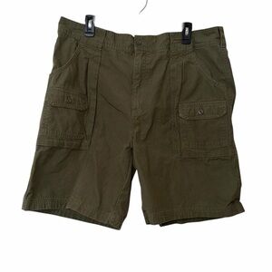 Cabela's men’s khaki green Cargo Shorts 38